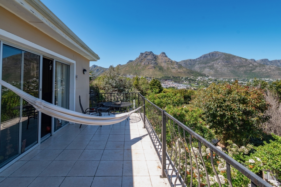 8 Bedroom Property for Sale in Hout Bay Western Cape